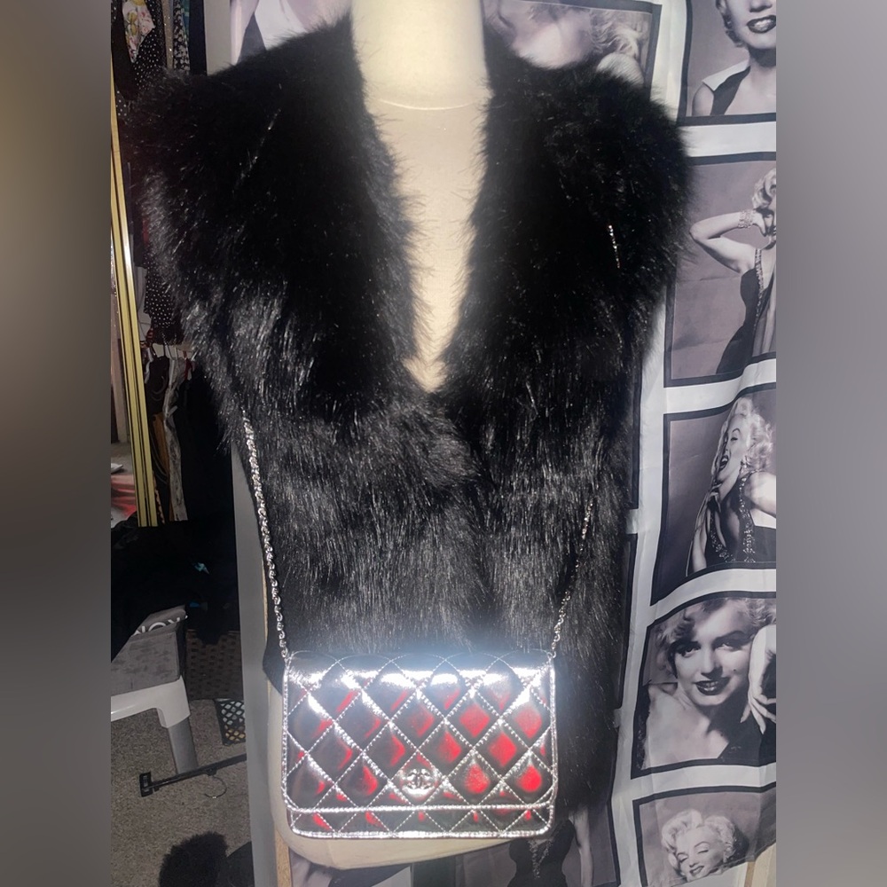 😍🔥 Chanel Metallic Silver Quilted Crossbody Bag. Wallet on chain Vegan leather